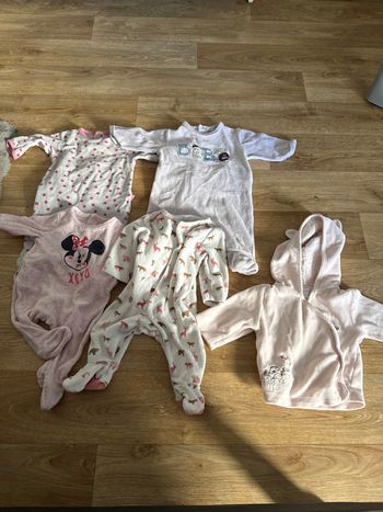 Lot bébé fille 1 mois 