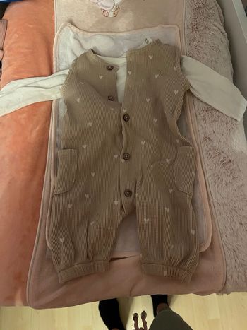 Ensemble salopette et pull 1 mois 