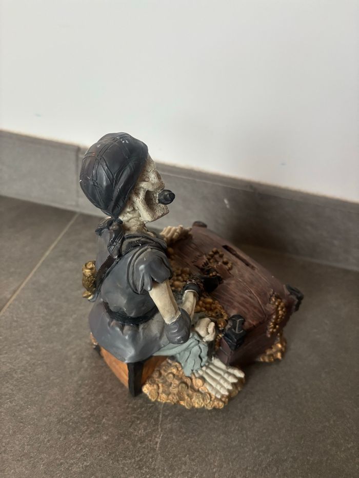 Tirelire sculpture squelette de pirate en résine peinte à la main - photo numéro 2