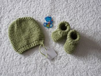 Ensemble vert neuf 0/3 mois : Bonnet + chaussons