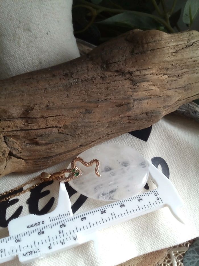 Collier pierre de cristal de roche naturelle avec serpent doré - photo numéro 3