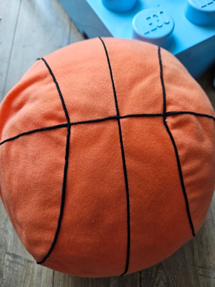 Gros ballon de basket en tissu Ikea