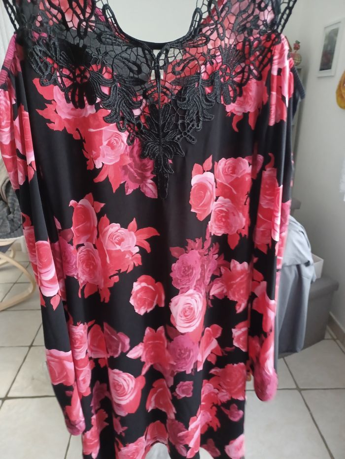 Robe manches longues épaules dénudées Bodyflirt coloris noir et rose taille 40/42 comme neuve. - photo numéro 2