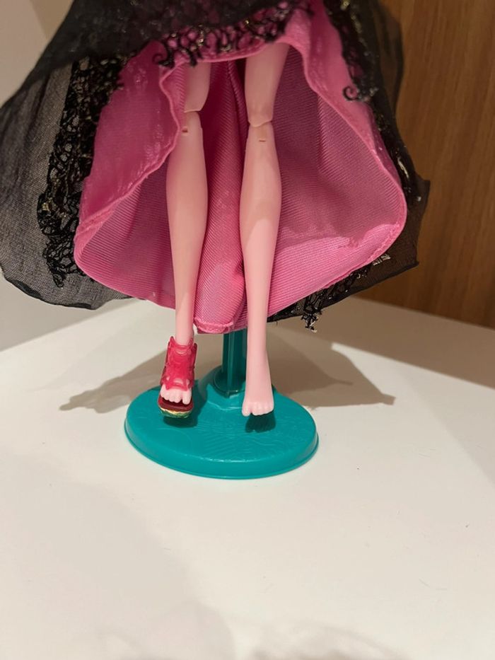 Monster high Draculaura avec socle - photo numéro 5