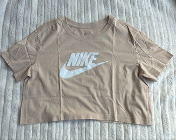 t-shirt court beige nike