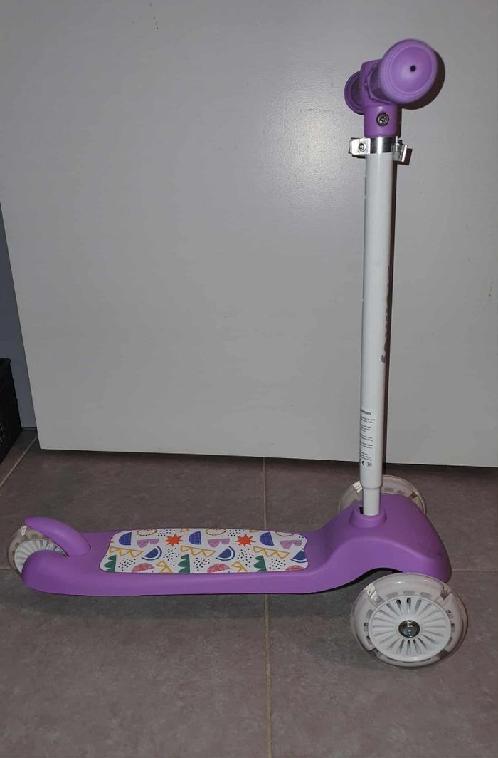 Trottinette Neuf LED 3-8 ans - photo numéro 5