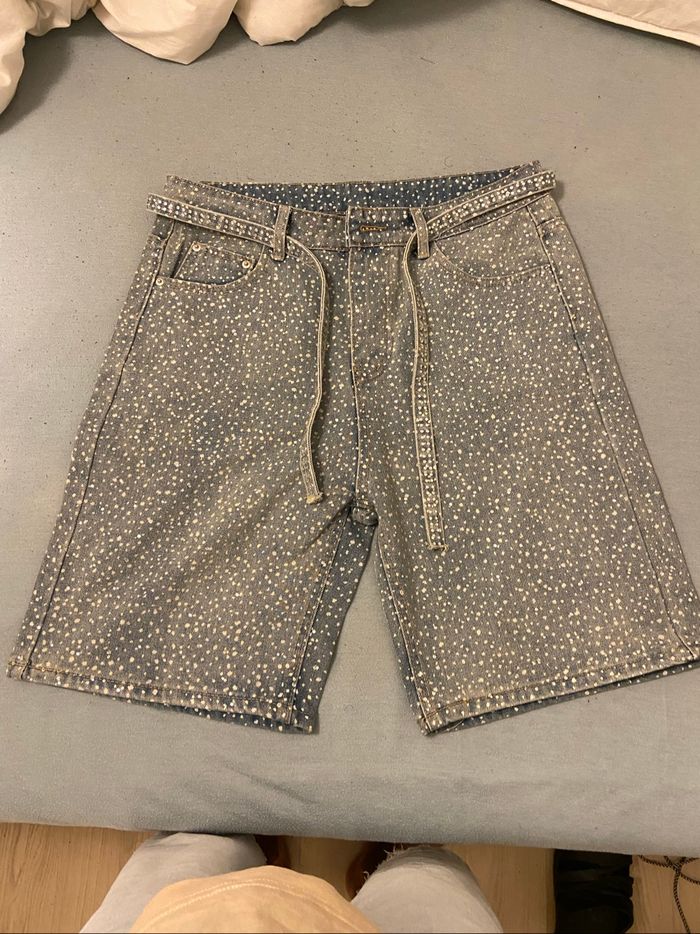 Short bas large