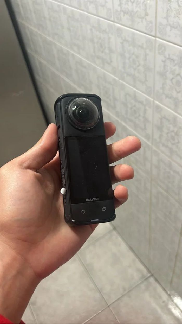 Caméra Insta 360 X4  Très neuf  Tout les accessoires sont incluses dans l'emballage d'origine comme - photo numéro 5