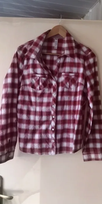 Chemise à carreaux rouge cache cache