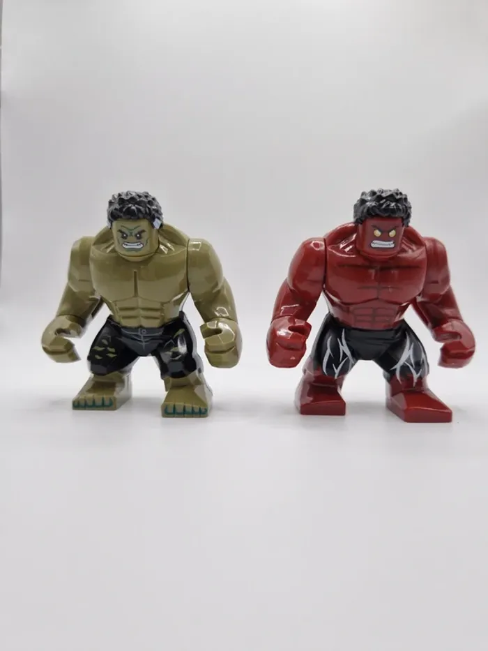 Figurines type lego Hulk et Hulk rouge Marvel