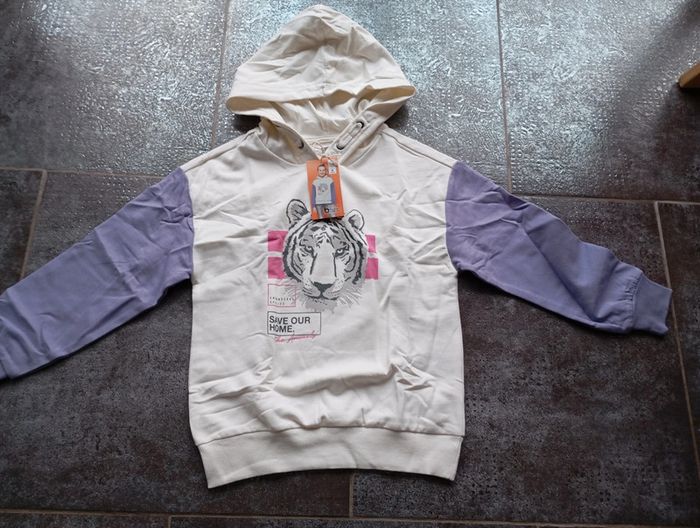 Sweat à capuche fille 8 ans - photo numéro 2