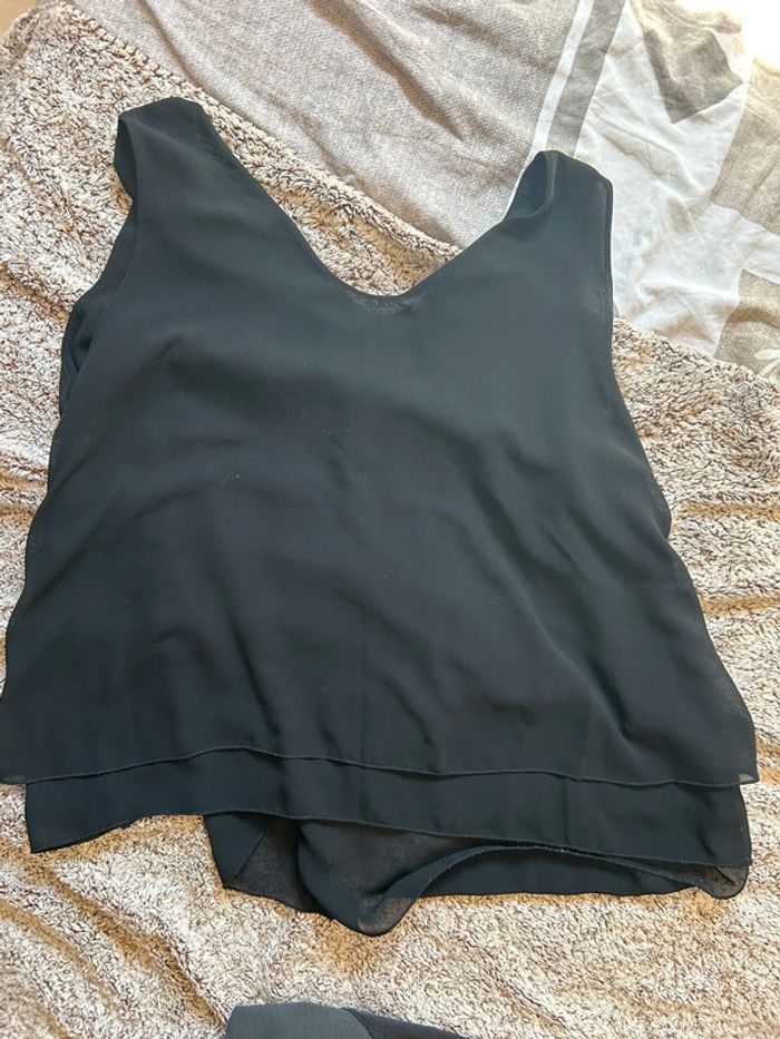 Haut noir - photo numéro 3