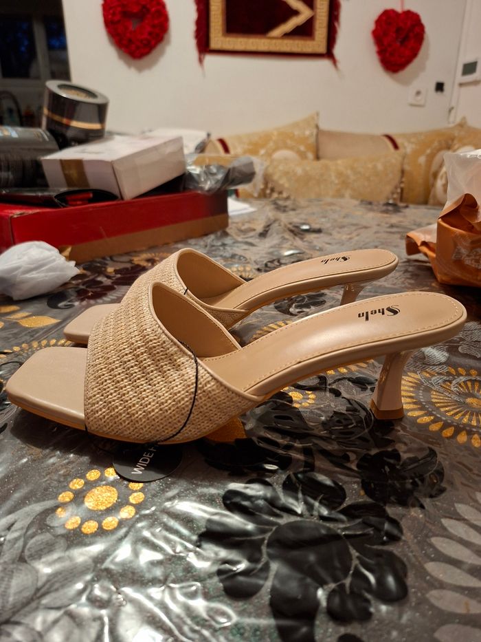 Chaussure a tallon 7 cm beige taille 39 neuf prix 6 euro - photo numéro 2