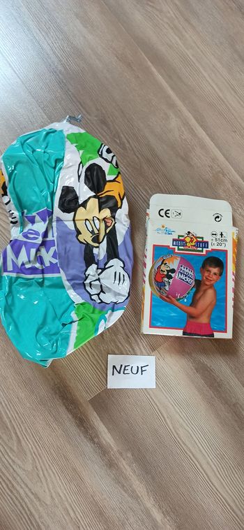 Ballon gonflable Mickey piscine