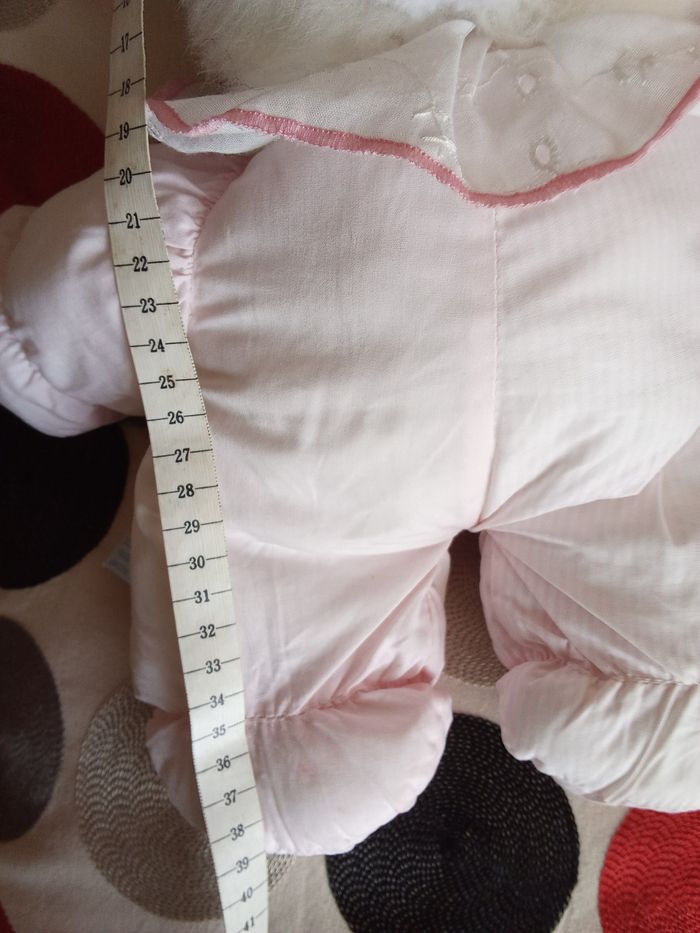 Peluche doudou lapin rose et blanc vintage ancien  bicolore rayure rayé en posture debout col dentelle blanc yeux durs en plastique pupille noir contour transparent  gris  foncé  tâches roses en photos  sinon très propre  modèle pas récent les jouets qui  - photo numéro 3