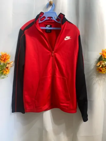 Veste noir et rouge Nike taille 14-16 ans - n91m