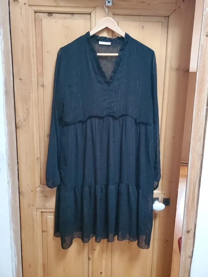 Robe noire brillante