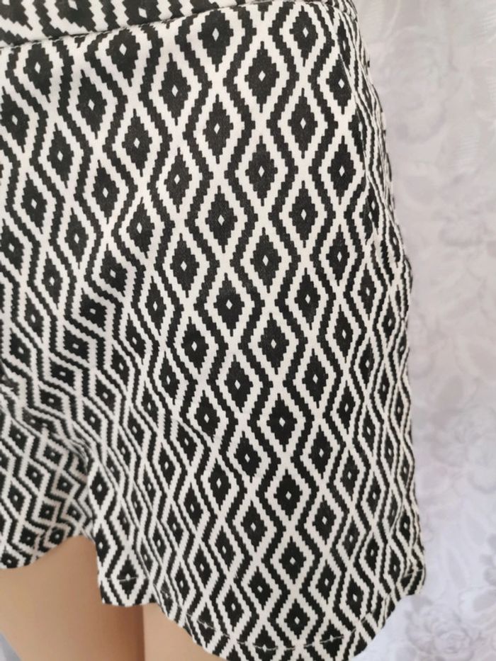 🪻Short noir-blanc. Taille 38. Shein - photo numéro 2