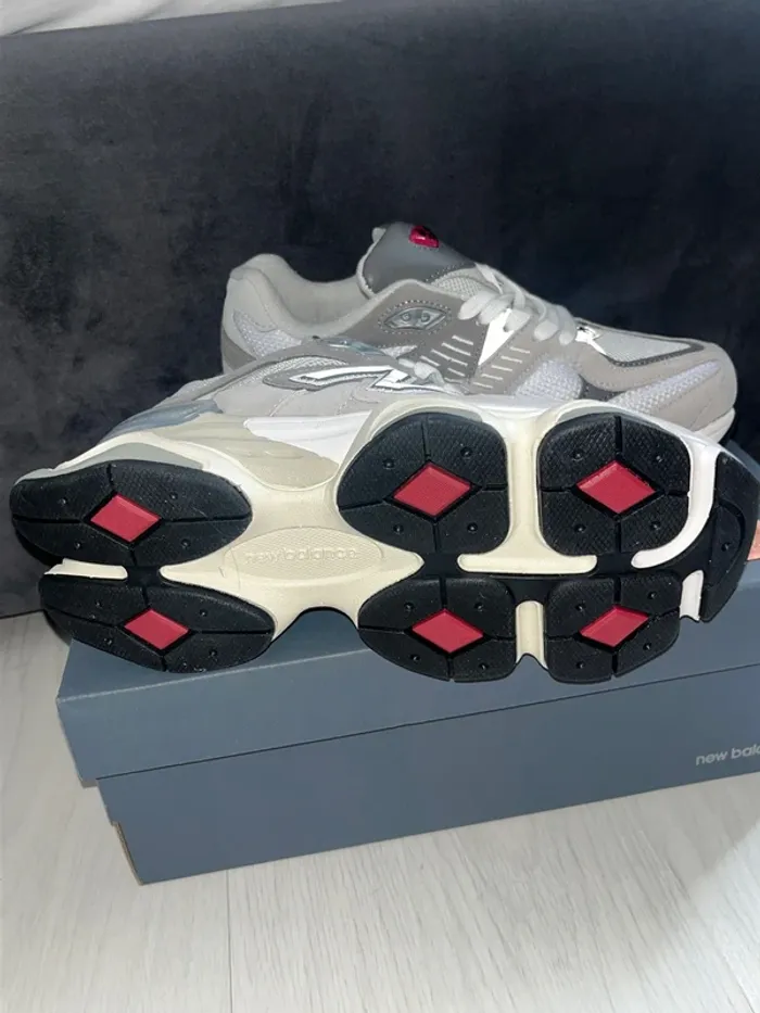 New Balance 9060 Gris taille 40 - photo numéro 4