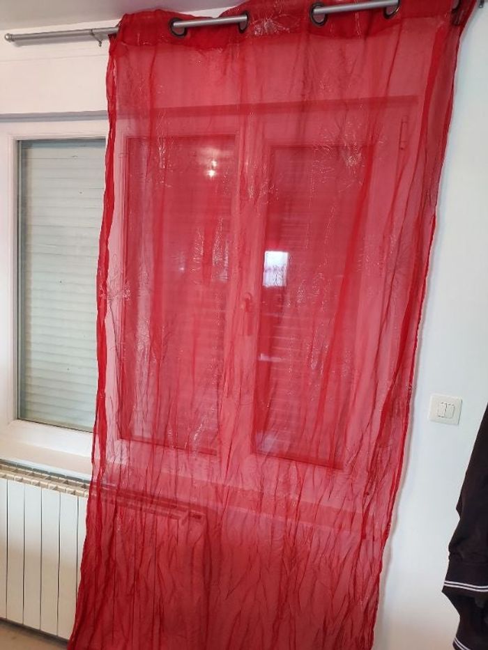 Un rideau à œillets