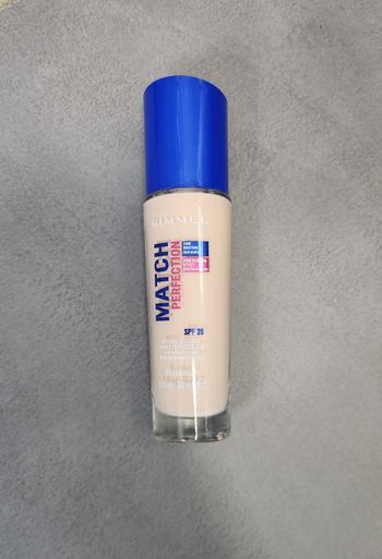 Fond de teint Rimmel London – Match Perfection SPF 20 (teinte 081 Fair Ivory)