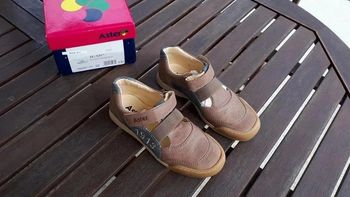 45 € Chaussures ASTER taille 32 Neuves