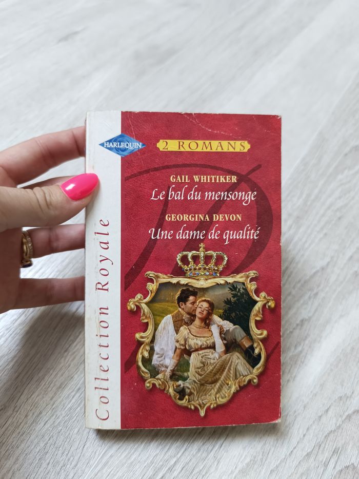 Livre Harlequin collection Royale