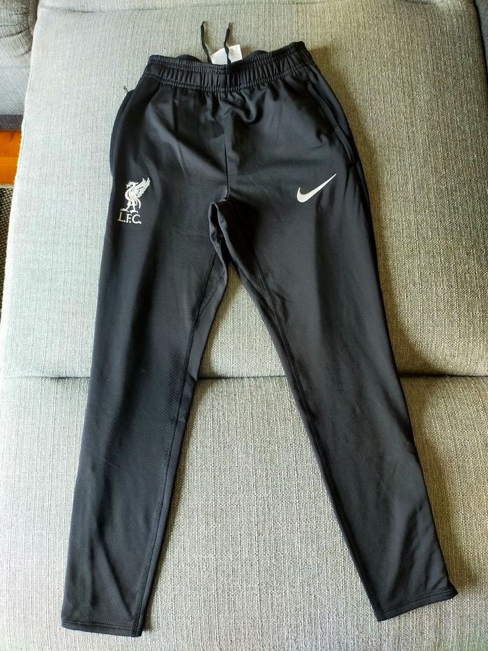 Bas de survêtement Nike Liverpool taille 9 ans