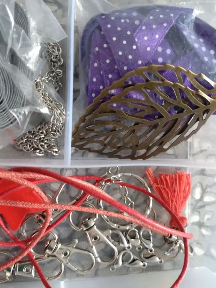 Lot numéro deux nombreux accessoires et apprêts pour fabrication de bijoux fantaisie - photo numéro 5