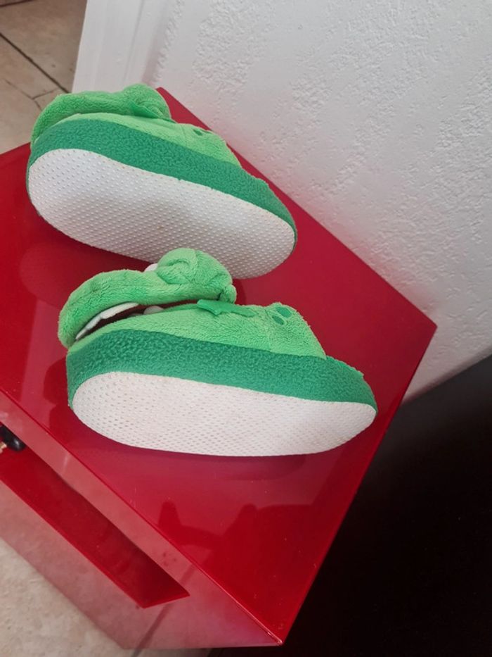 Chaussons crocodile 🐊 stompeez 28-30 comme neuf - photo numéro 5