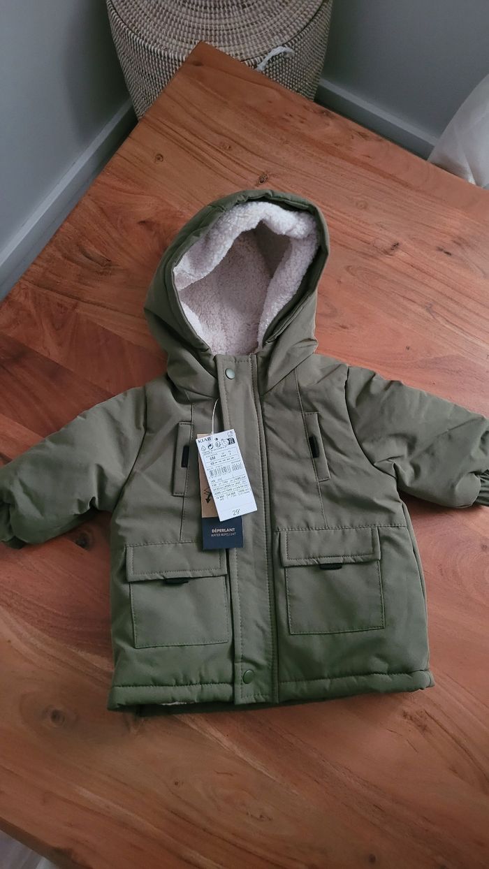 Parka chaude à capuche 6 mois neuve - photo numéro 2