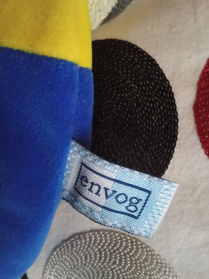 Doudou peluche Envog chien  ours beige marron clair haut rouge jaune bleu vintage ancien  peluche doudou chien  Envog S.C Galec  BP  23 92132 Issy les Moulineaux marque utilisée par Leclerc d'occasion - photo numéro 5