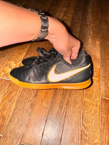 Baskets futsal Nike Taille 33