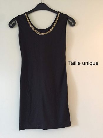 Robe noire bijoux neuve