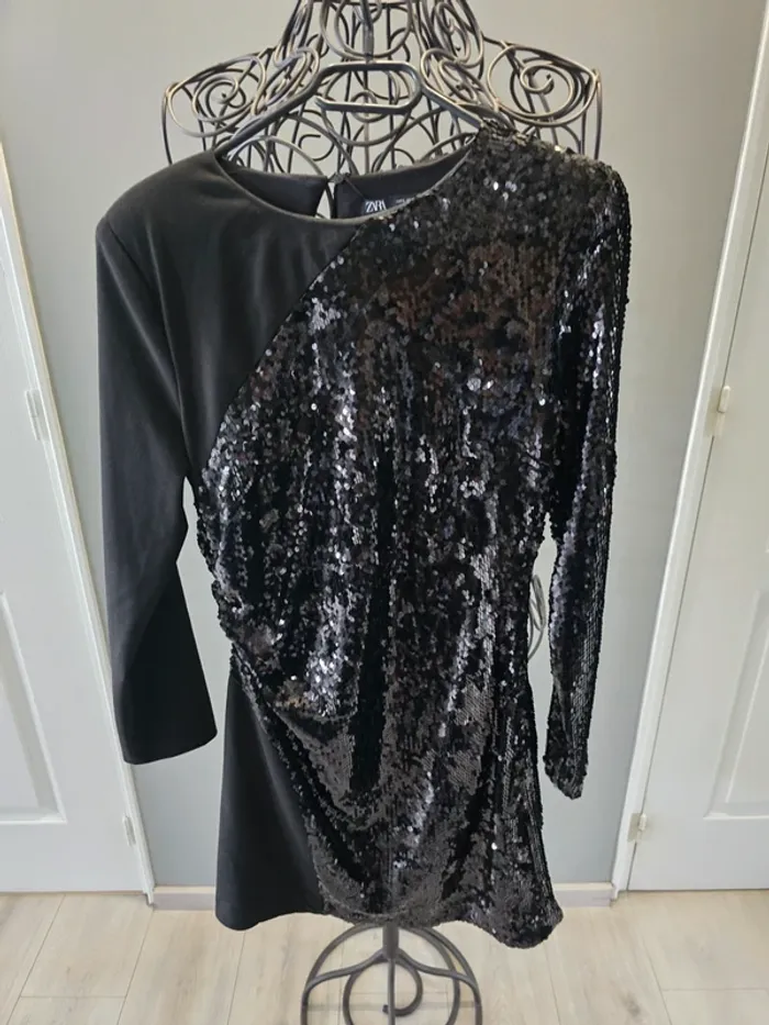 Robe noire sequins Zara