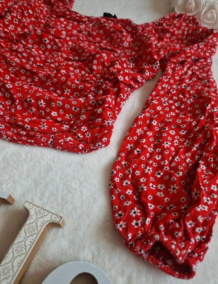 🪅 Haut à fleurs rouge épaules dénudées - Taille 36 - Kiabi 🪅 - photo numéro 3