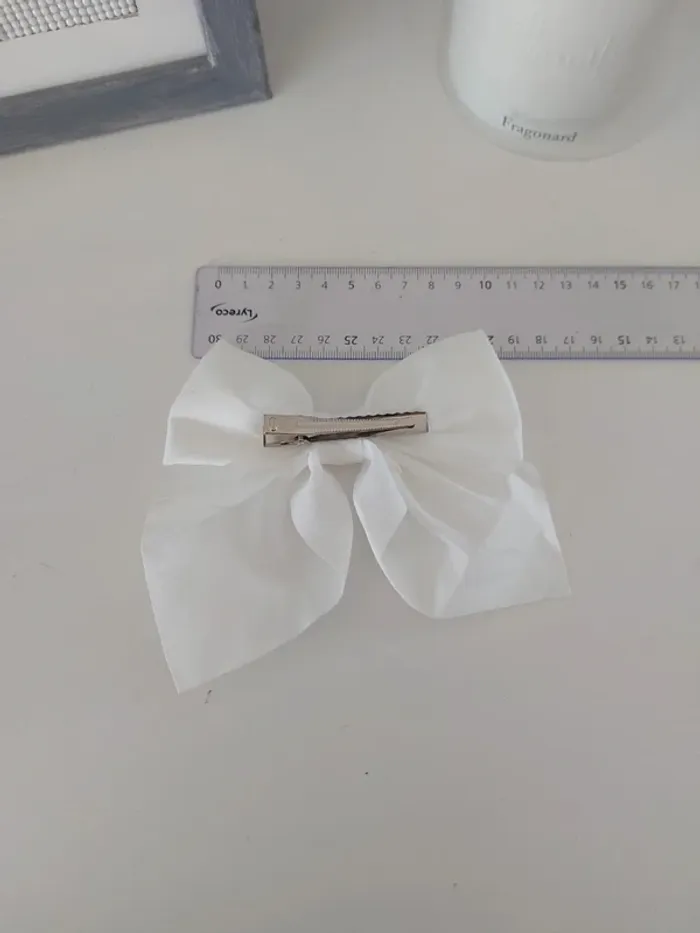 Nœud barrette tissu satiné blanc - photo numéro 2