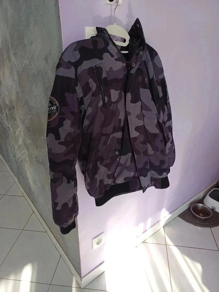 Joli Blouson motif militaire gris et noir