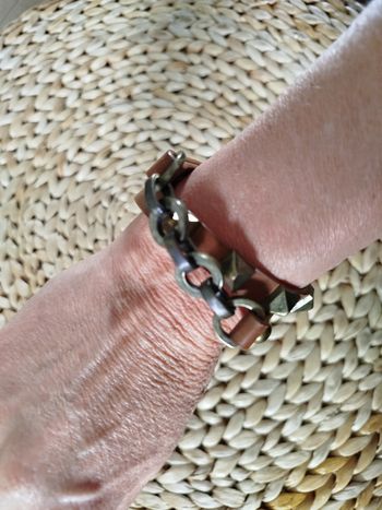 Bracelet marron clouté double enlacement