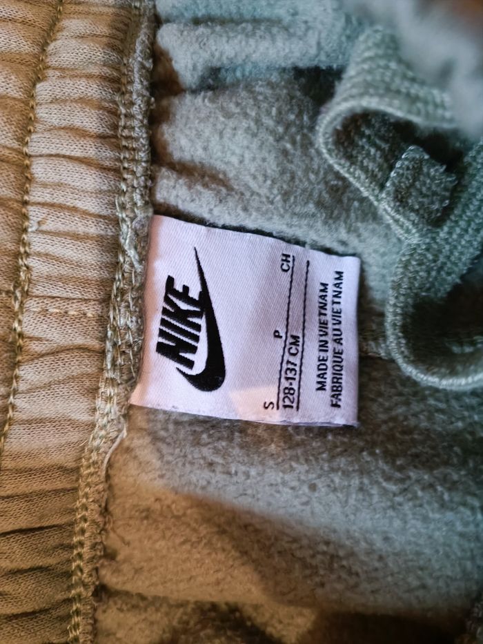 Nike enfant 8-9 ans - photo numéro 3