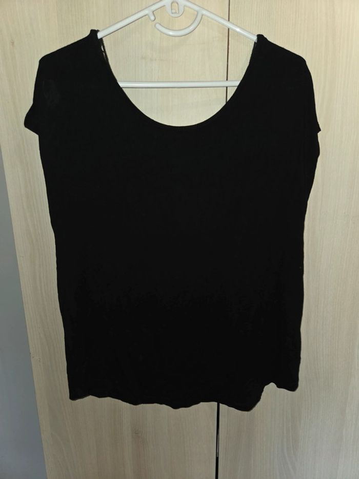 Tee-shirt noir dentelle taille 38/40