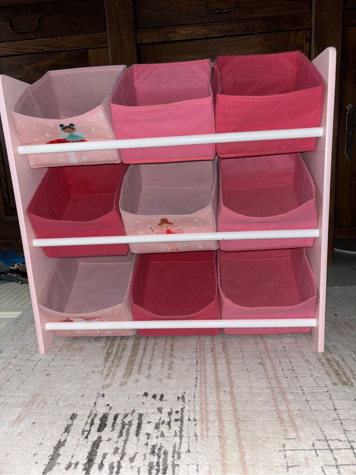étagères pour ranger les jouets