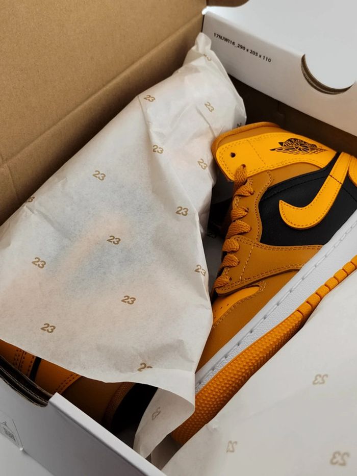 Paire de baskets Air Jordan 1 Mid montantes - photo numéro 6