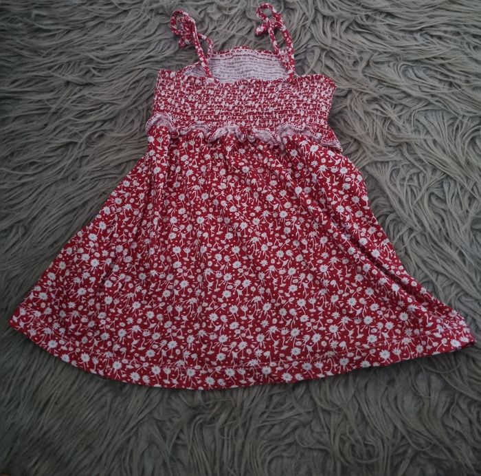 Robe rouge fleuris à bretelles 24mois - photo numéro 6