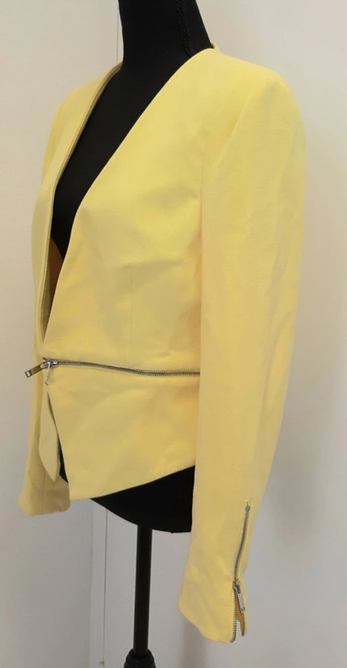 Très jolie veste / blazer courte style jaquette à basque Pimkie - photo numéro 4