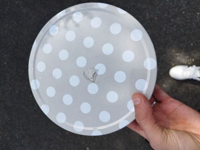 Boite en fer a pois neuve