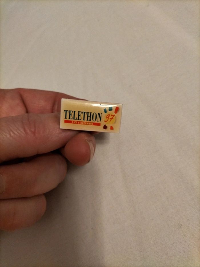 Pin's téléthon 1997 - photo numéro 2