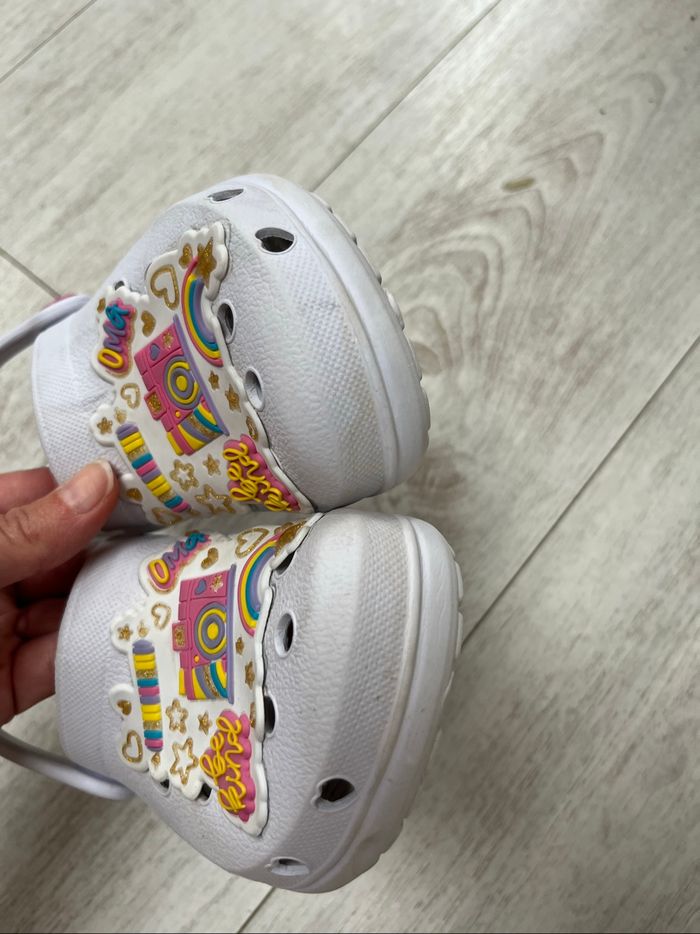 Crocs blancs motifs multicolore Sketchers taille 28/29 - photo numéro 4