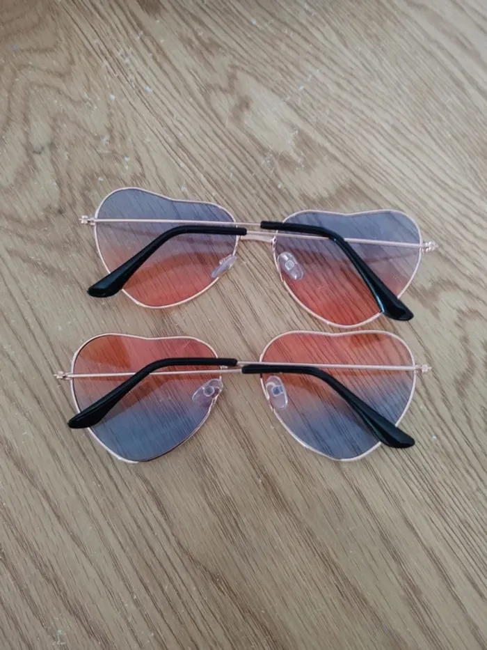Deux paires de lunettes coeur fantaisie - photo numéro 4