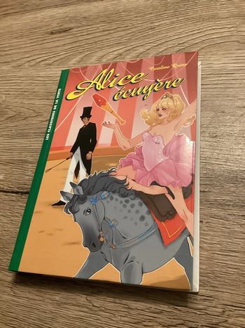 livre alice écuyère de caroline quine
